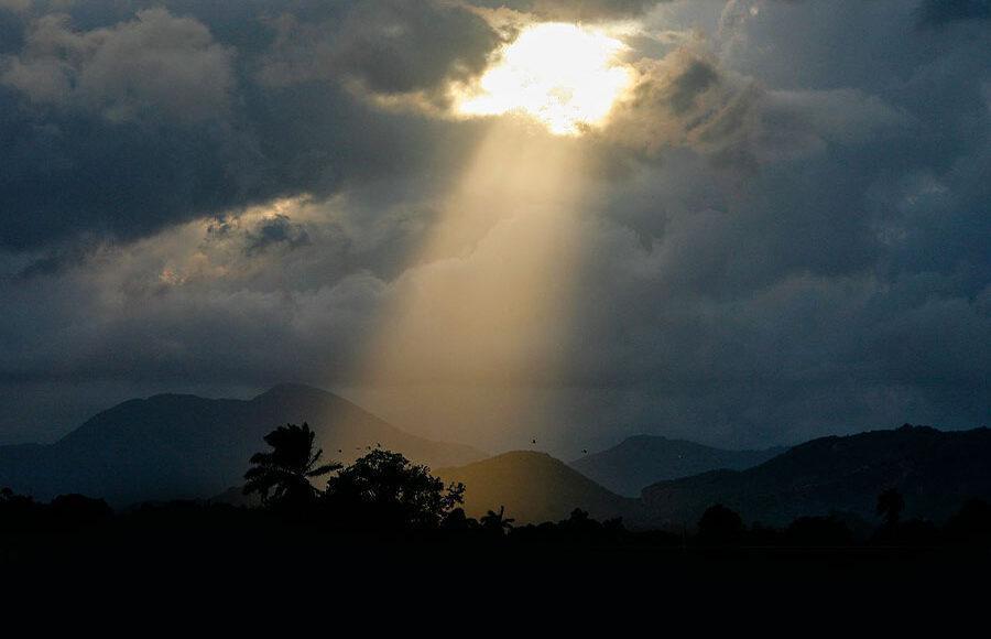 la-preghiera-apre-squarci-di-luce