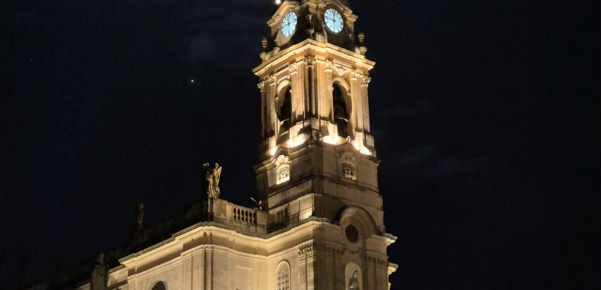 pellegrinaggio a fatima chiesa di notte